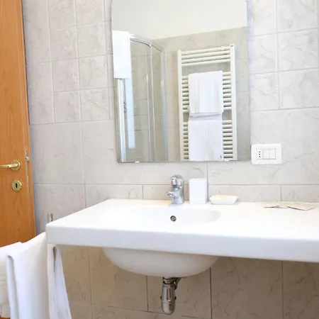 Residenza Carracci Apart Otel Bolonya