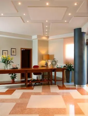 Residenza Carracci Aparthotel 4*