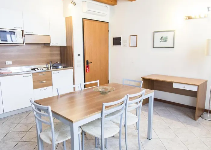 Residenza Carracci アパートホテル ボローニャ