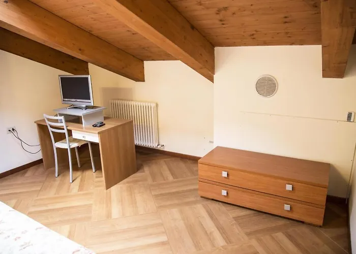 Residenza Carracci מלון דירות 4*