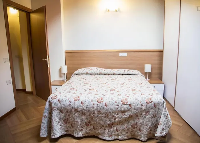 מלון דירות Residenza Carracci 4*