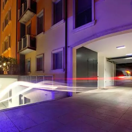 Residenza Carracci מלון דירות 4*