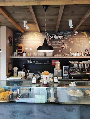 Residenza Carracci Apart Otel Bolonya