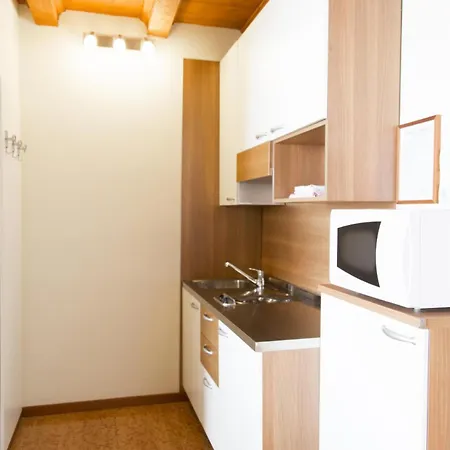 Lägenhetshotell Residenza Carracci 4*